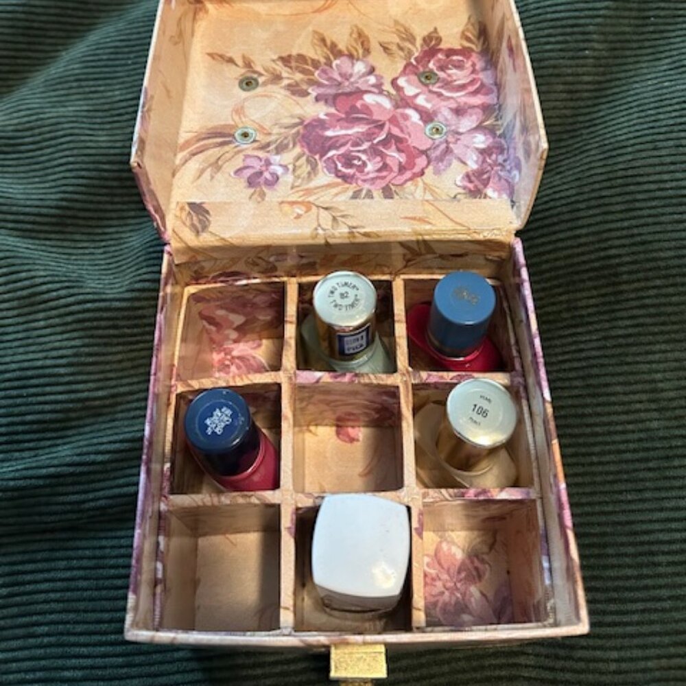 Vintage (1980s) Handled Nail Polish Organizer/Caddy, Holds 9 Bottles of Polish